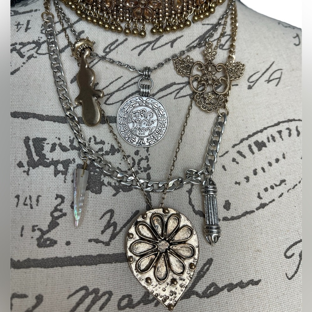 Ariana Ost Choker Necklace - Picture 3 of 4